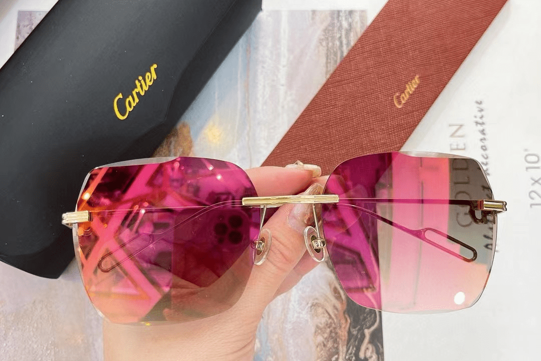 Cartier Smooth Golden-Finish metal, Diamond Cut Pink Colour lens